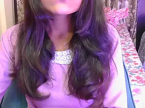 hoty-priya on StripChat