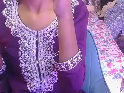 hoty-priya on StripChat