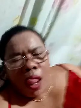 Huge_mama69 on StripChat