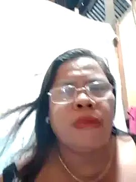 Huge_mama69 on StripChat