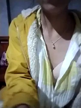 iam-eli on StripChat