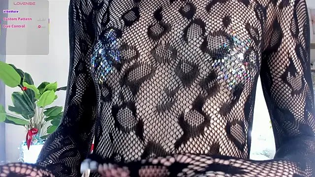 Ice_Strawberry on StripChat