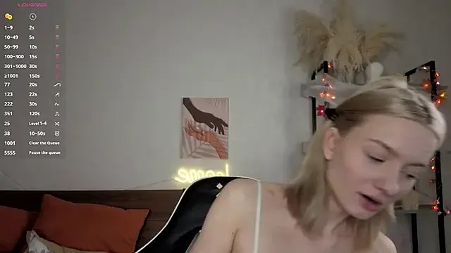 IdaValenti on StripChat