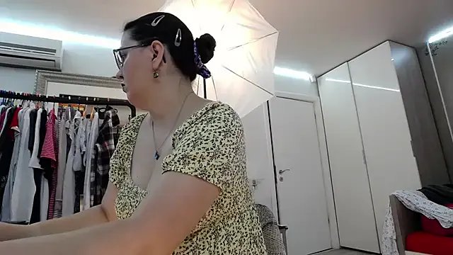 ILoveToFeelU on StripChat