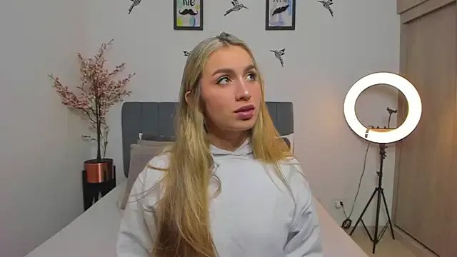 im_sarah34 on StripChat