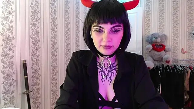 IntrigueYourDay on StripChat