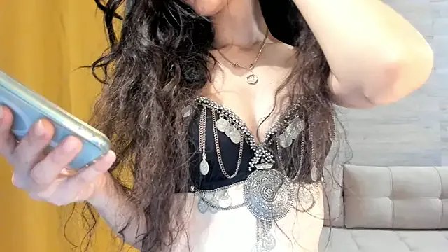 IreneHabibi on StripChat