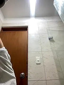 Iris_love18 on StripChat