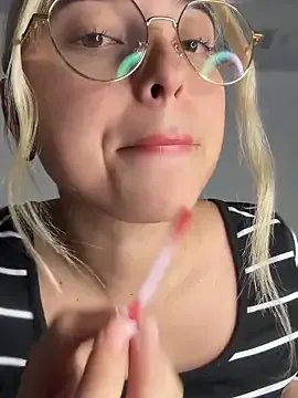 Irisweet_ on StripChat