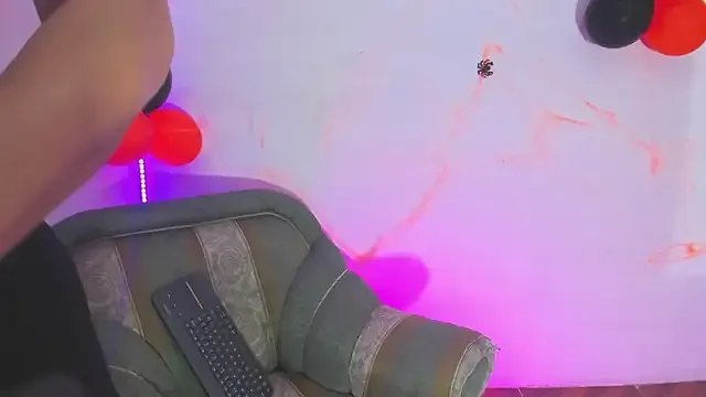 Isa-Giraldo on StripChat