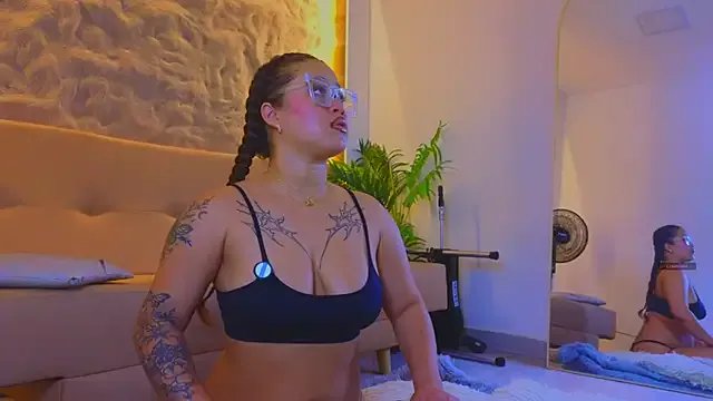 Isa__Blanc on StripChat