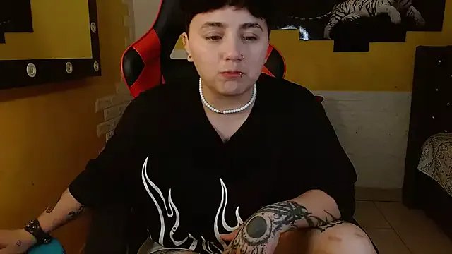 isabeautyx19 on StripChat