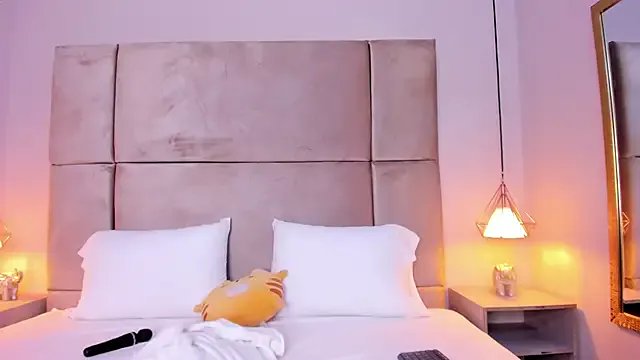 isabel_sofiaa on StripChat