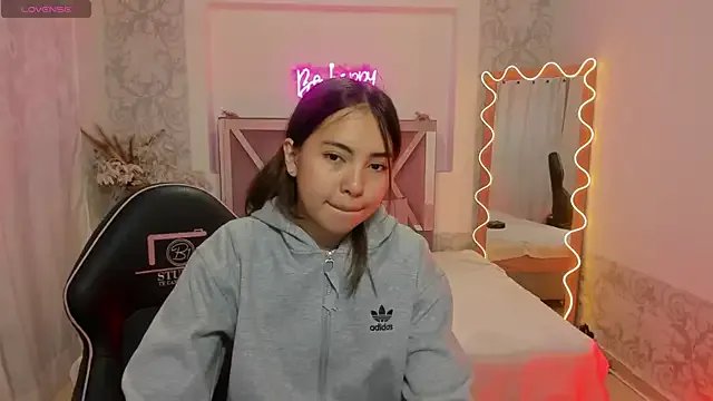 ISABELA_TAY on StripChat