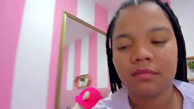 ISABELLA_020 on StripChat