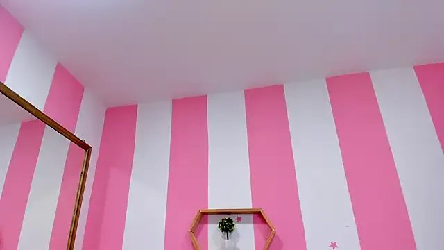 ISABELLA_020 on StripChat