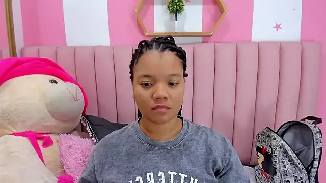 ISABELLA_020 on StripChat