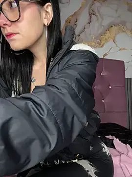 Isabella_21x on StripChat