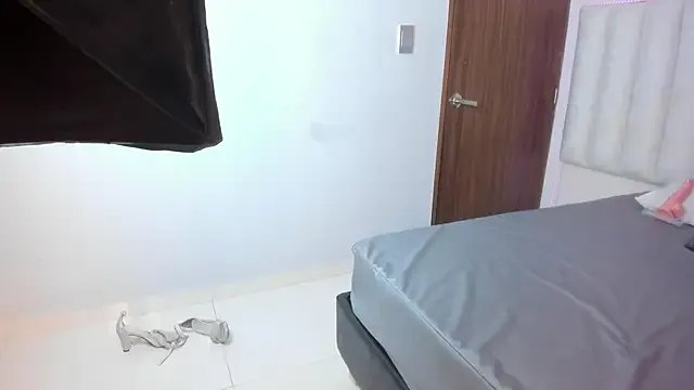 Isabella_Crofts on StripChat