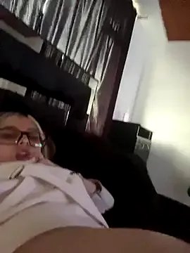 Isabella_Foxx_ on StripChat