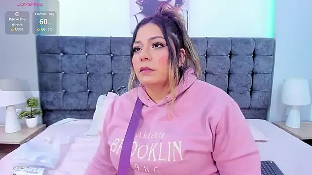 Freechat isabella_horney_ on StripChat