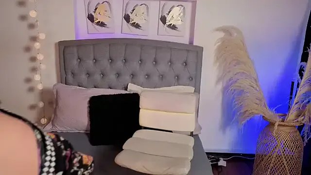 Isabella_lt on StripChat