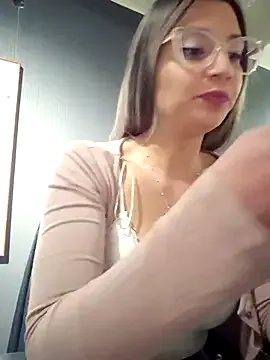 Isabella_Varella on StripChat