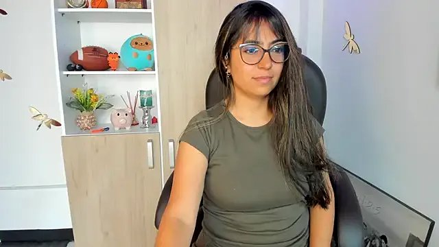 Isabellaa22_1 on StripChat
