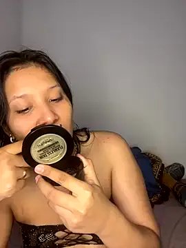 IsabellaJoness_ on StripChat