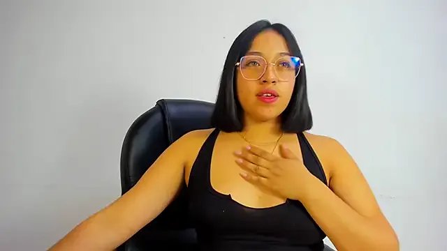 IsabellRodriguez18 on StripChat