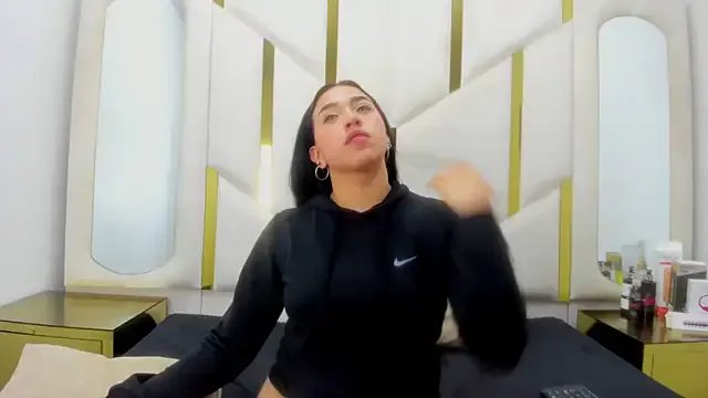 IsabellRodriguez18 on StripChat