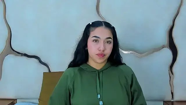 IsabellRodriguez18 on StripChat