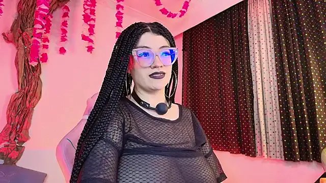 isaferrer06 on StripChat