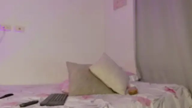 isahilton1 on StripChat