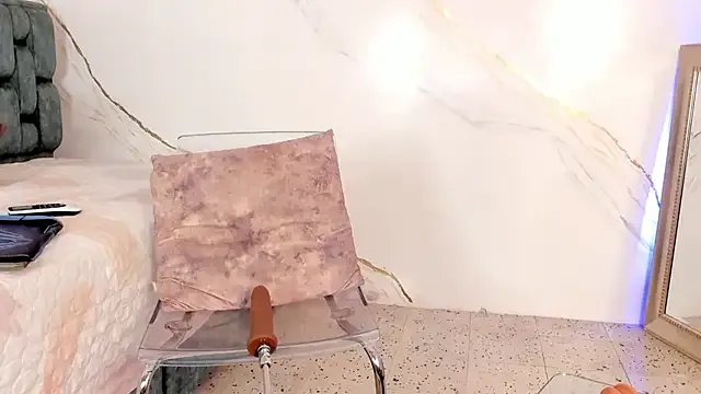 IsiisLovei on StripChat