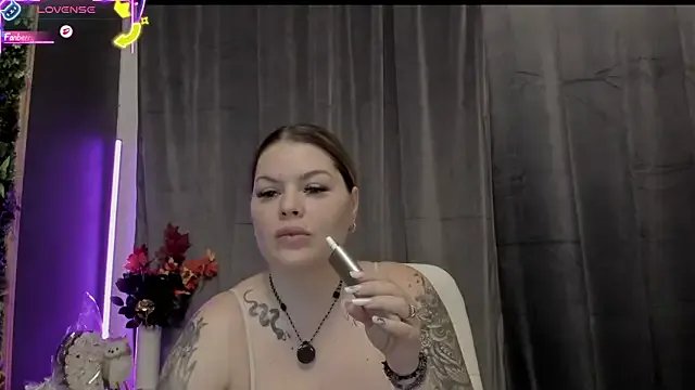 Issa_Jo on StripChat