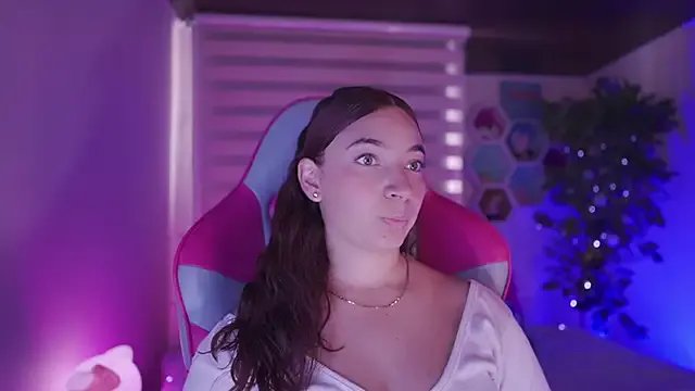 Freechat issa_monterrey on StripChat