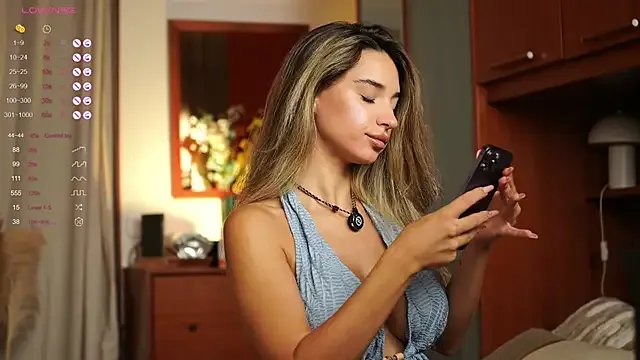 ItalianGirl on StripChat