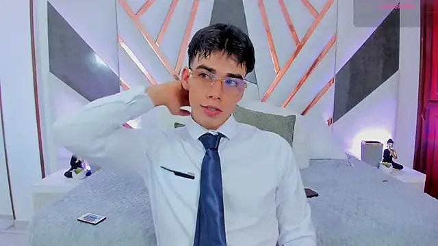 its_liam18 on StripChat