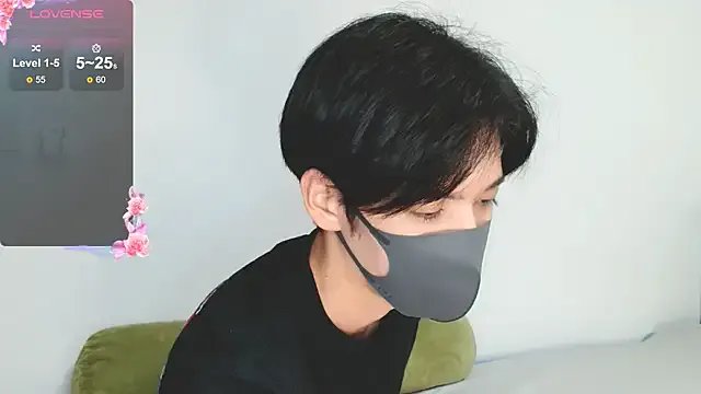 itsme_LEON on StripChat