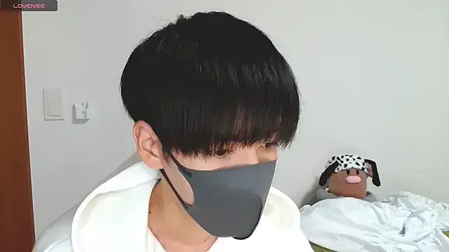 itsme_LEON on StripChat