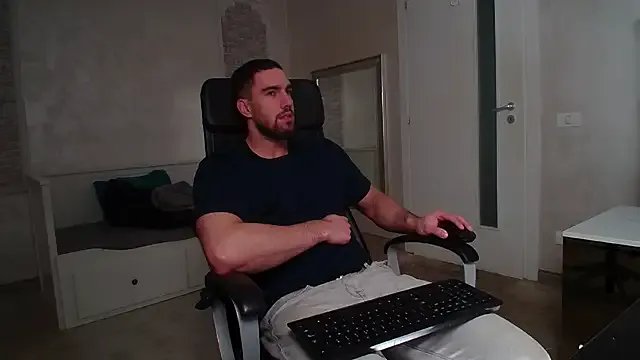 IvanHydee on StripChat