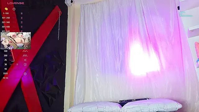 ivonne_diaz1 on StripChat