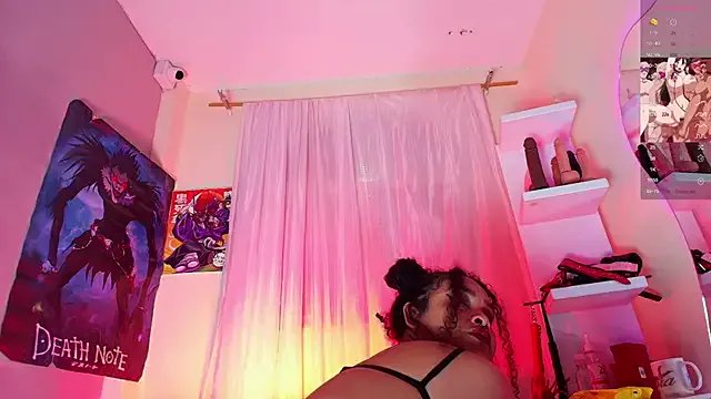 ivonne_diaz1 on StripChat