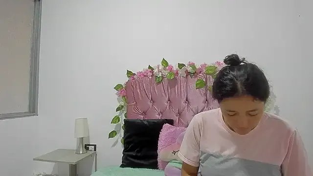 ivy_moon05 on StripChat