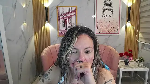 Jade_Jones_a on StripChat