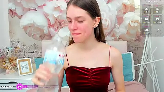 JaneBrowni on StripChat