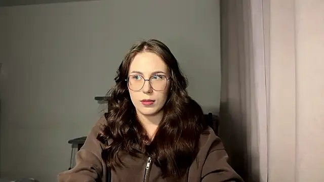 JanelleCourville — Show language