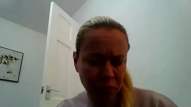 jennyblondeuk on StripChat