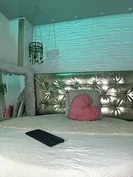 jhade_fox on StripChat